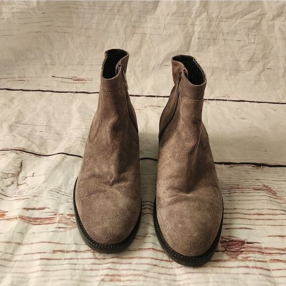 Aquatalia Oribella Gray Suede Ankle Booties Size 8.5 - Picture 3 of 5